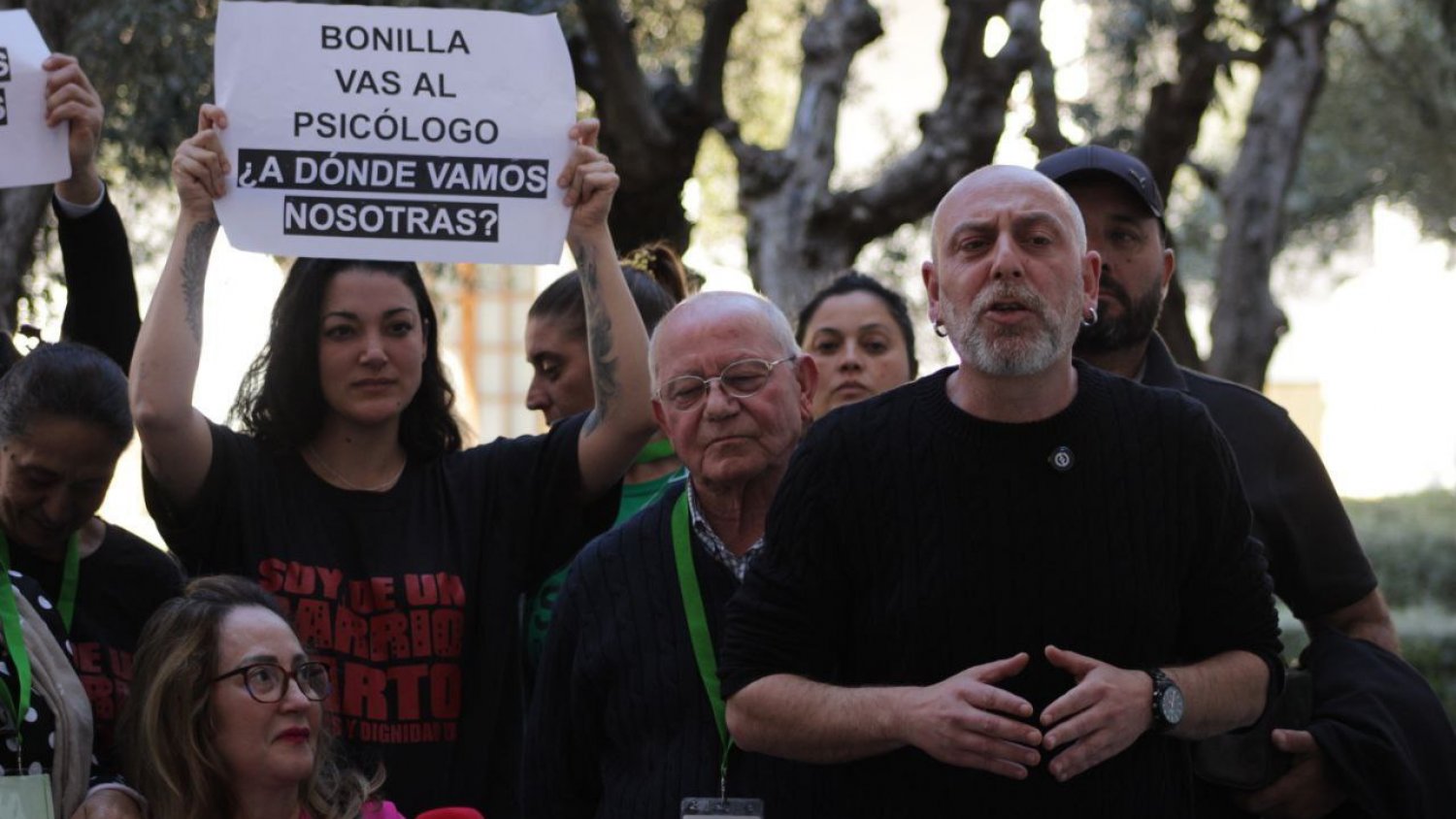 Ernesto Alba denuncia la situación de 62 familias de Manilva ante la amenaza de un desahucio inminente