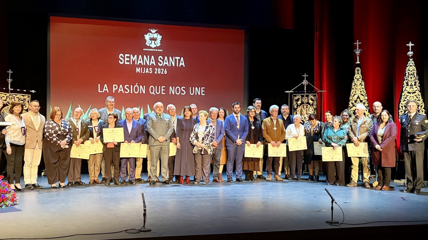 Mijas reconoce la labor religiosa y solidaria de las hermandades de la Semana Santa en un acto honorífico  