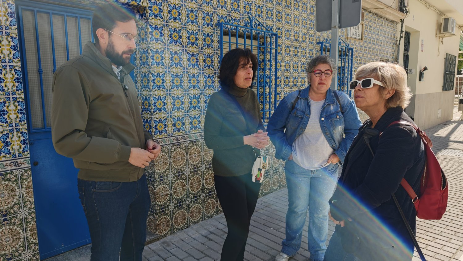 Víctor González denuncia la falta de seguridad tras las obras de reurbanización en las Barracas de Poniente de Torre del Mar