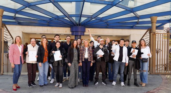 La Junta entrega 18 viviendas protegidas en Marbella con alquileres para jóvenes de menos de 200 euros