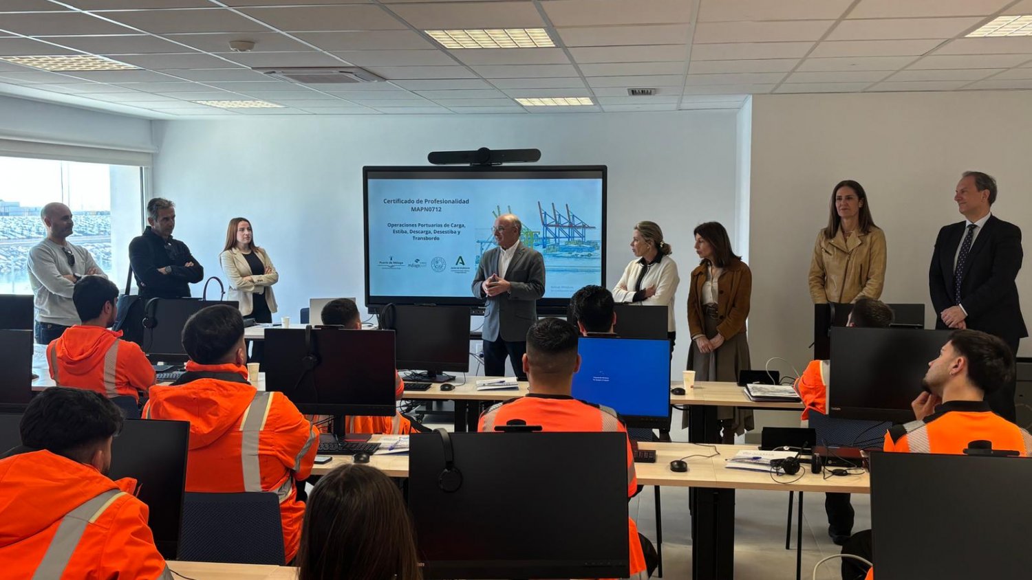 El Puerto de Málaga impulsa la formación de estibadores con un curso habilitante para la manipulación de mercancías