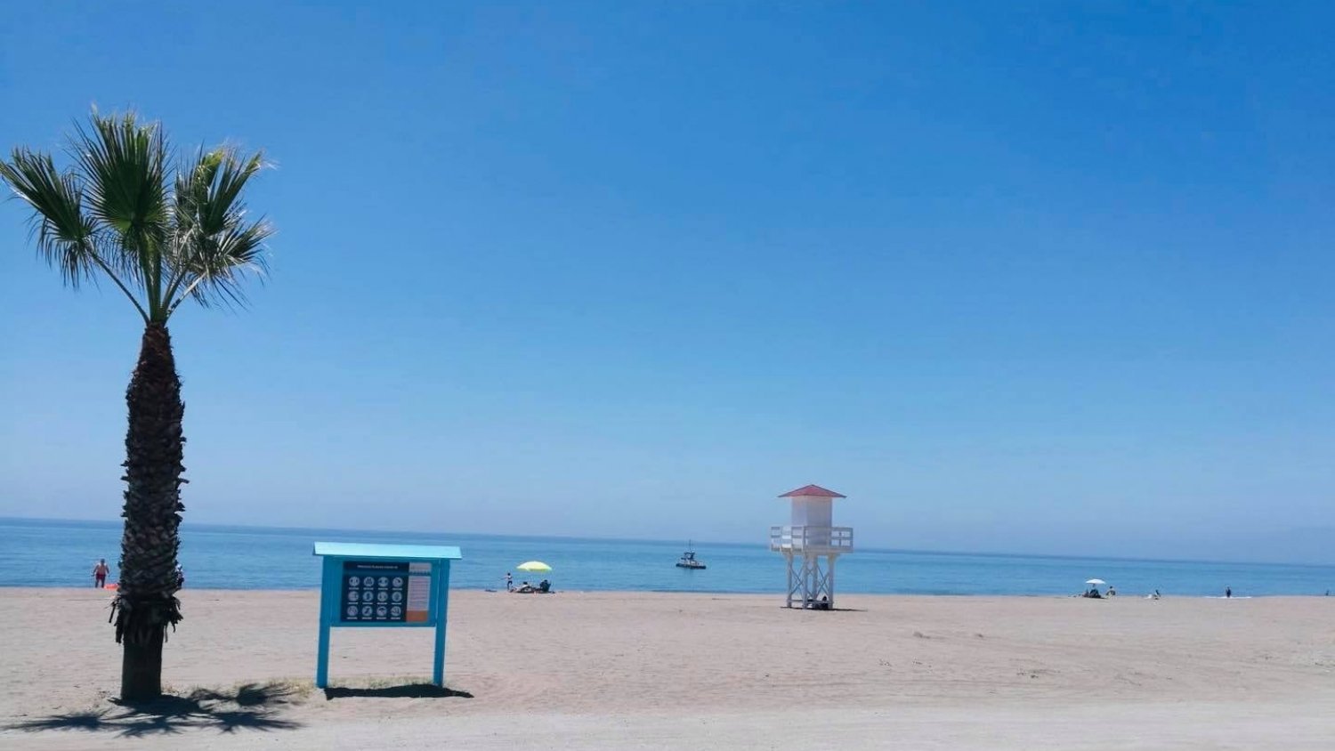 UMA.- La universidad califica de excelente la calidad sanitaria de las aguas y arena de las playas de Rincón de la Victoria