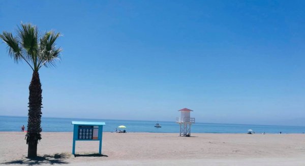 UMA.- La universidad califica de excelente la calidad sanitaria de las aguas y arena de las playas de Rincón de la Victoria