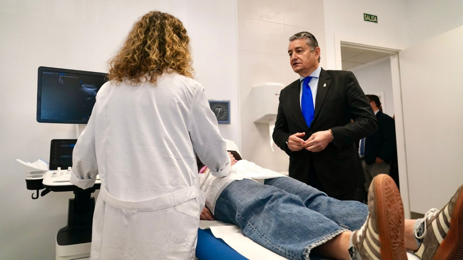 Antonio Sanz inaugura el nuevo centro de salud Nueva Andalucía en Marbella con 19 consultas