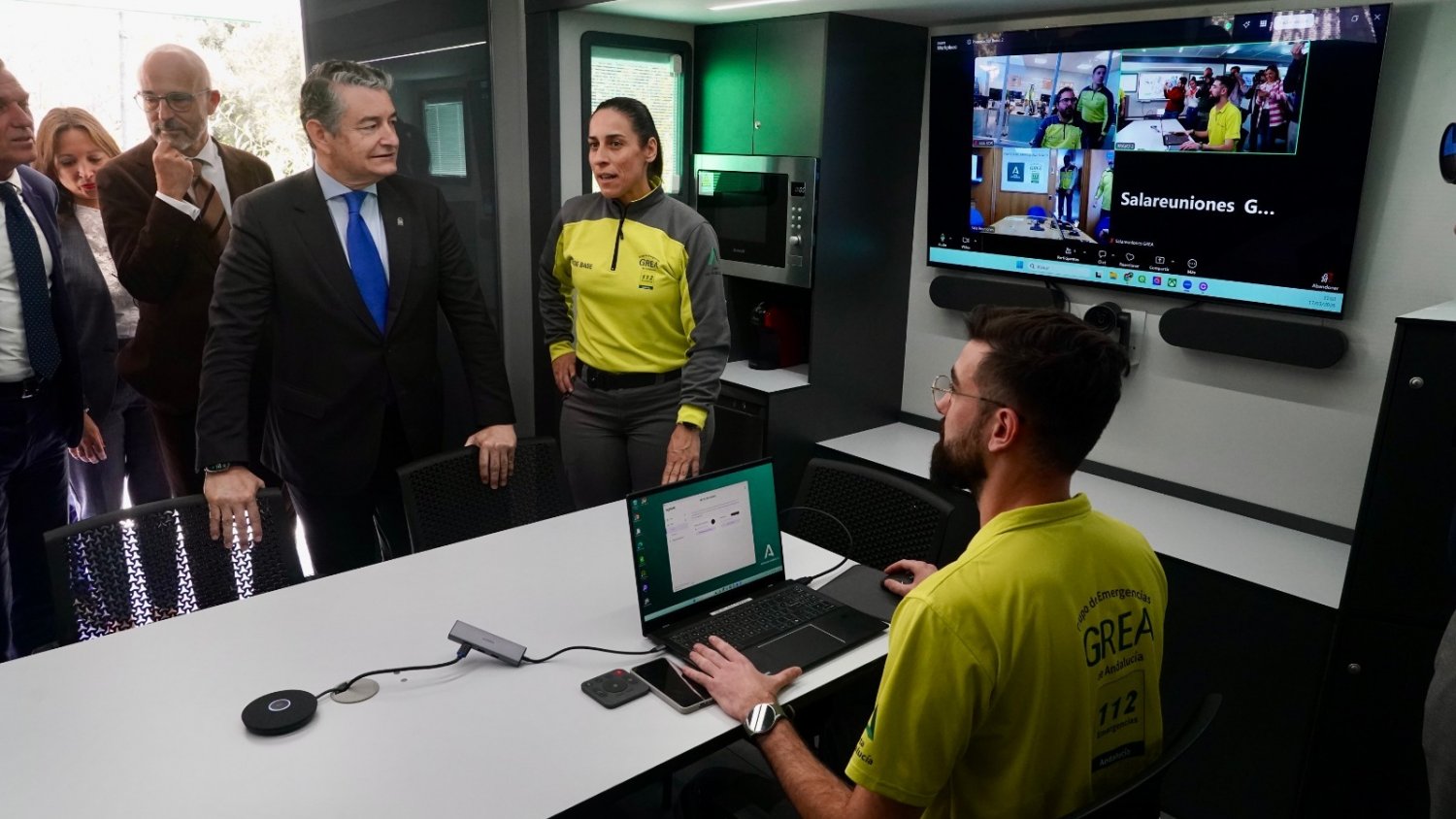 Antonio Sanz presenta en Benahavís el centro de coordinación móvil de emergencias más avanzado de Europa