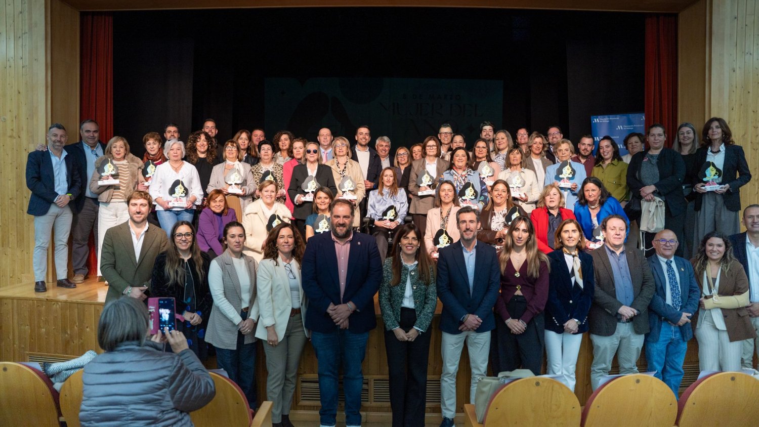La Diputación de Máalga celebra en Ardales una gala para reconocer a 22 'Mujeres del Año' 