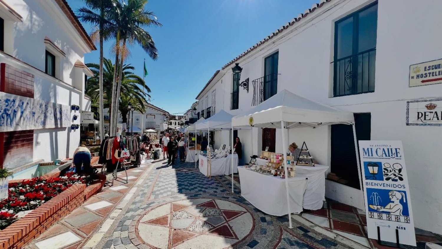 Benalmádena recupera la música en directo y su mercadillo artesanal en una nueva jornada cultural