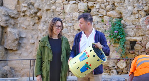 Marbella instala 50 nuevas papeleras decorativas transformadas en arte urbano por artistas locales en el Casco Antiguo