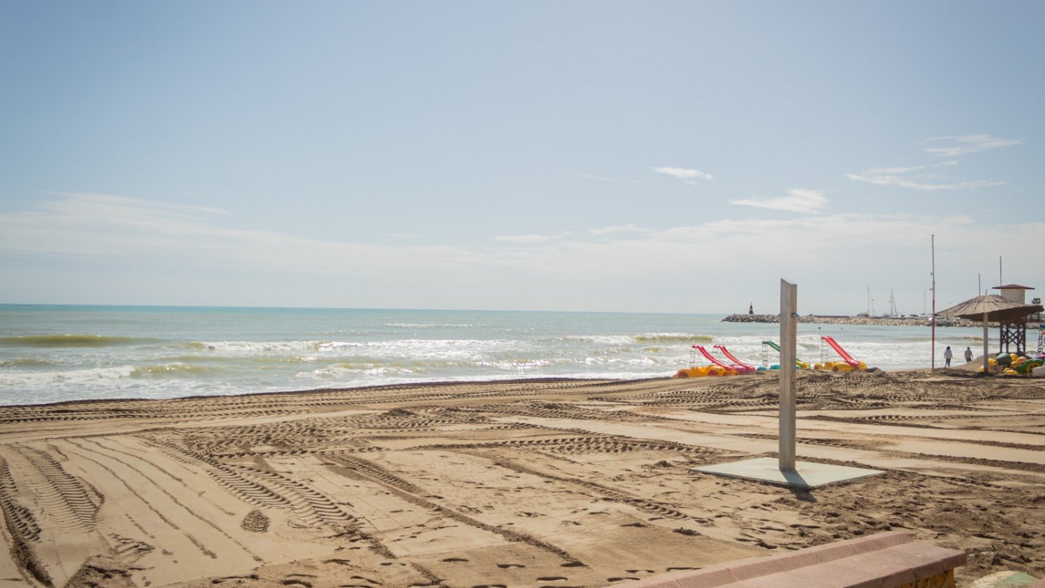 Torremolinos inicia trabajos de emergencia para restablecer sus playas de cara a la Semana Santa