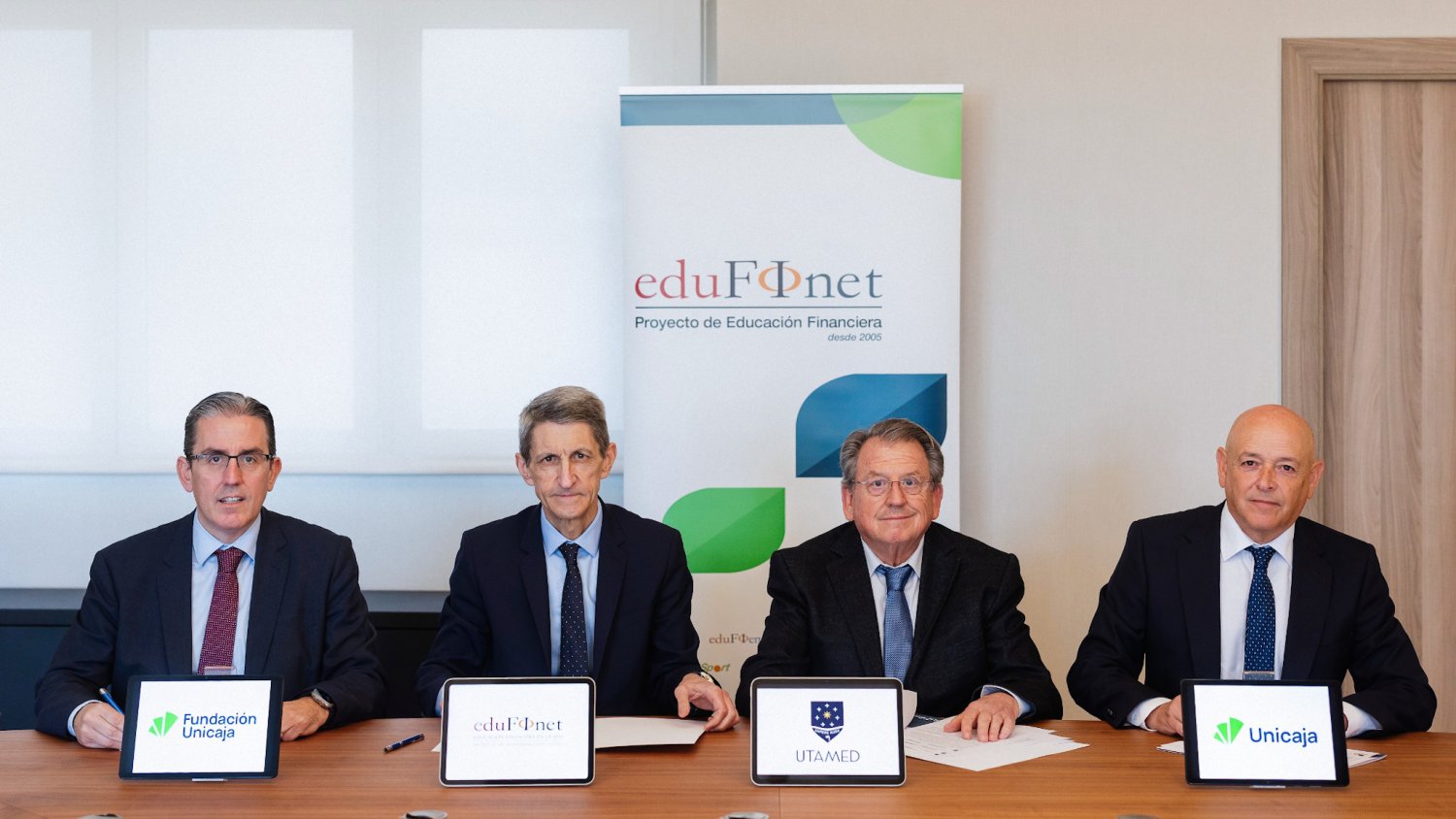 Edufinet y la Universidad UTAMED firman un acuerdo para impulsar la educación financiera entre los estudiantes