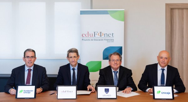 Edufinet y la Universidad UTAMED firman un acuerdo para impulsar la educación financiera entre los estudiantes