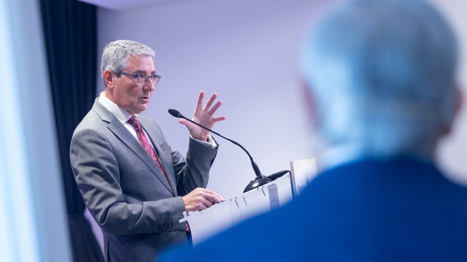 El presidente de la Diputación denuncia el impacto del aislamiento ferroviario en el sector turístico malagueño