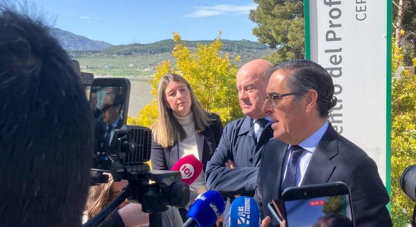 Iniciadas las obras de mejora de cubiertas en el CEP José Rodríguez Galán de Antequera 