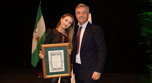 Estepona dedicará un espacio público a Ana Mena tras la aprobación por unanimidad del Pleno municipal