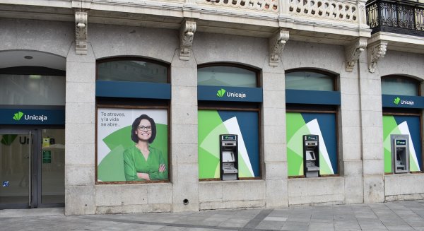 Unicaja lanza descuentos del 10% en seguros de vida con coberturas específicas contra el cáncer y el infarto