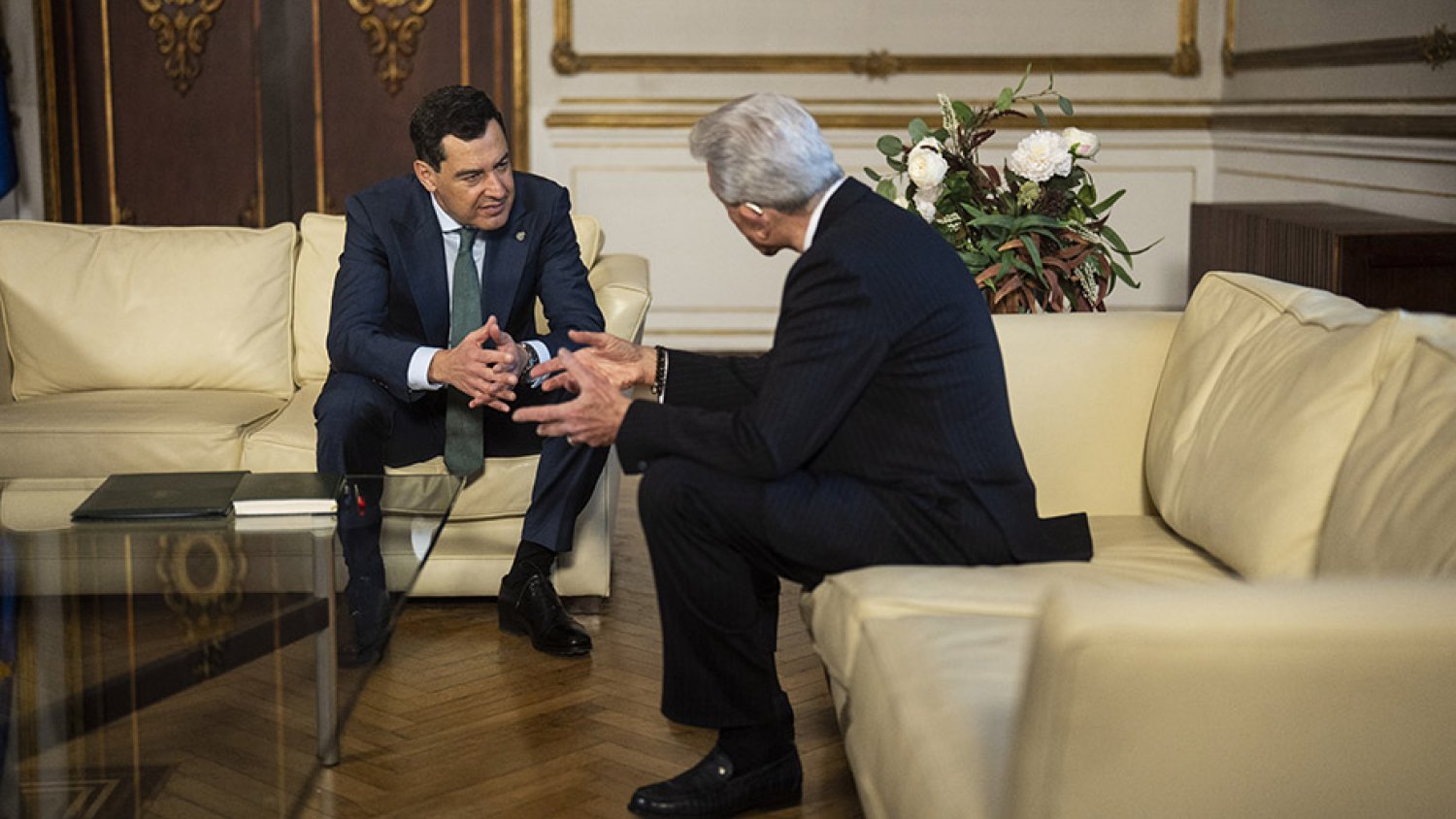 Moreno aborda con el embajador de Estados Unidos el impacto del posible bloqueo comercial en la economía andaluza