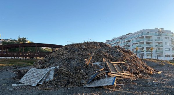 El PSOE de Torrox lamenta la falta de gestión municipal ante el estado de las playas