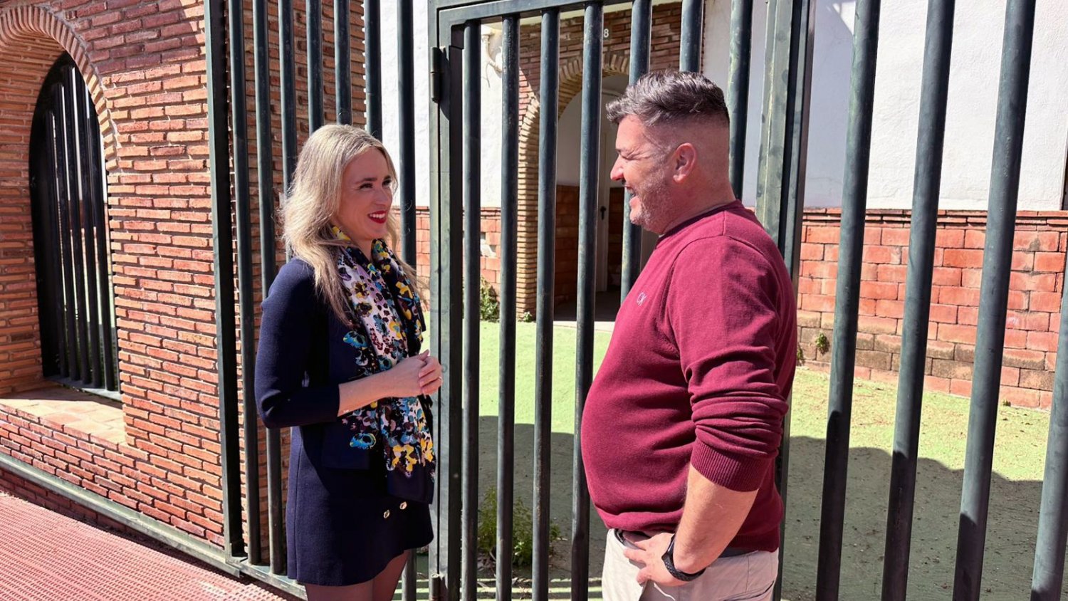 La secretaria de Educación socialista exige mejoras urgentes en el colegio público de Totalán ante el mal estado del centro