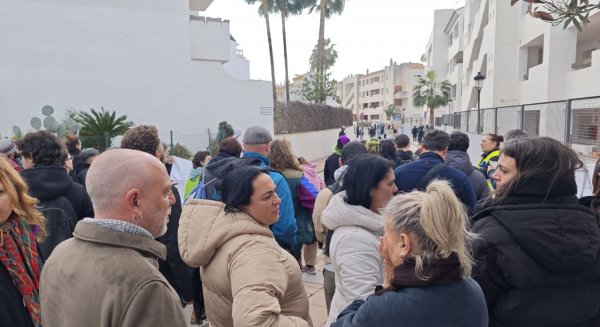 Ernesto Alba critica el modelo de vivienda de la Junta tras la ejecución del desalojo de 62 familias en Manilva