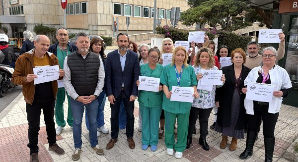 El PSOE y trabajadores de la sanidad exigen soluciones ante el caos de tráfico por las obras del nuevo hospital