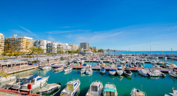El Puerto Deportivo Virgen del Carmen de Marbella acoge este sábado una jornada de limpieza del fondo marino