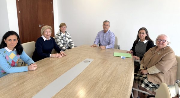 El alcalde de Estepona recibe a la Asociación de Familiares de Enfermos de Alzheimer para abordar su labor actual