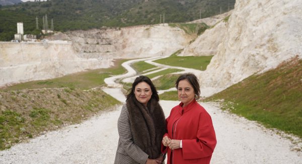 Catalina García y Margarita del Cid visitan las obras de sellado del vertedero de Torremolinos