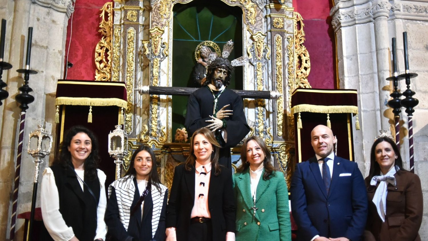 Patricia Navarro visita los preparativos de las hermandades de Ronda en la iglesia de Santa María la Mayor