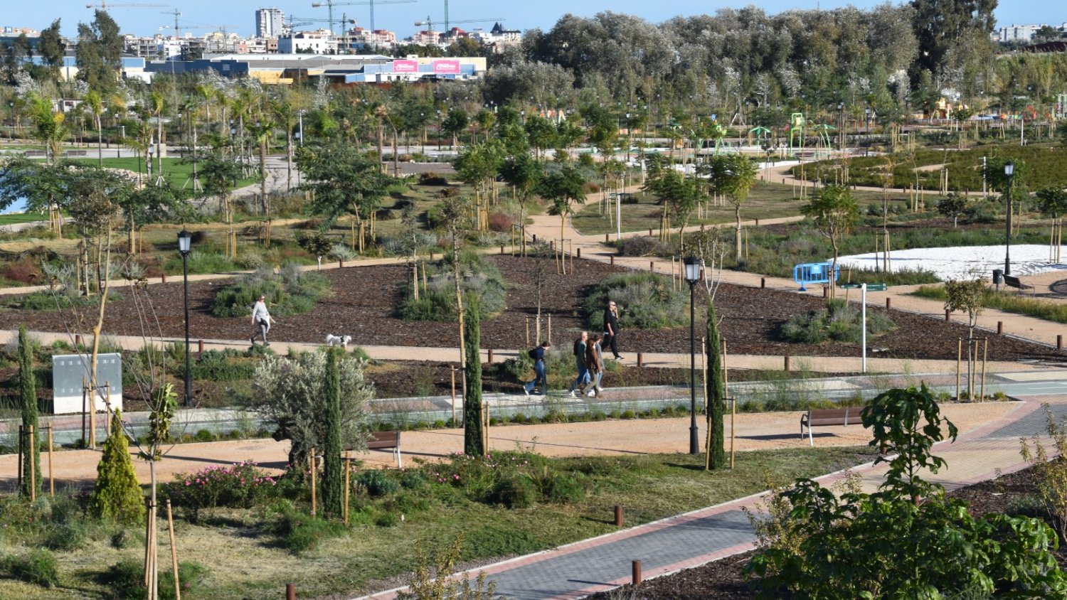 El Ayuntamiento de Mijas formaliza el contrato de conservación de las instalaciones del Gran Parque de Mijas