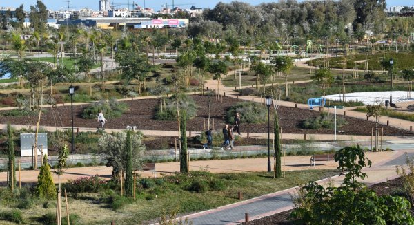El Ayuntamiento de Mijas formaliza el contrato de conservación de las instalaciones del Gran Parque de Mijas