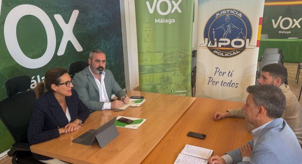 Representantes de Jupol denuncian ante VOX la carencia de medios y de personal de la Policía Nacional en Málaga