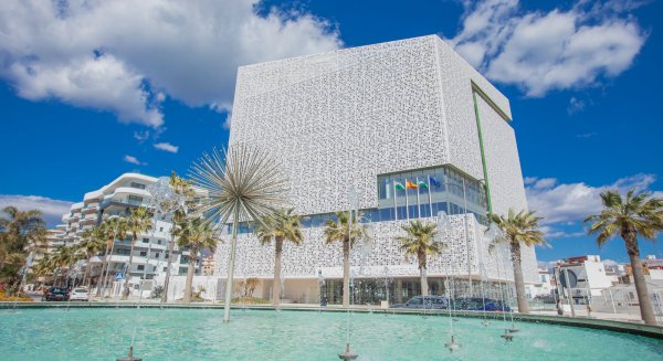 Estepona impulsa la inserción laboral de mayores de 52 años con un nuevo programa de acompañamiento personalizado