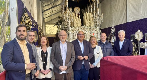 Torre del Mar se convierte en escaparate de la Semana Santa veleña con la tradicional exposición de tronos