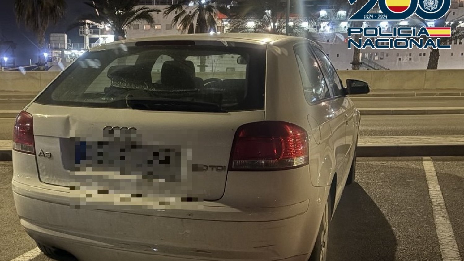 La Policía Nacional detiene a un hombre armado tras rajar las ruedas de siete vehículos en el puerto de Málaga