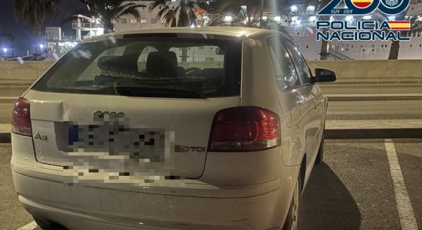 La Policía Nacional detiene a un hombre armado tras rajar las ruedas de siete vehículos en el puerto de Málaga