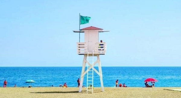 Rincón de la Victoria abre la temporada de verano con la apertura de todos los servicios de playas