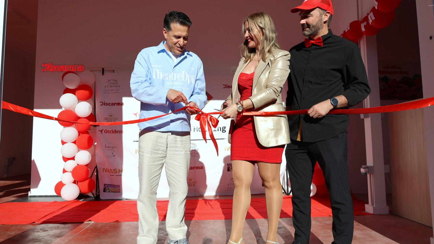 El alcalde de Torrox inaugura una nave del sector cárnico de 1.500 metros cuadrados y dos millones de euros de inversión