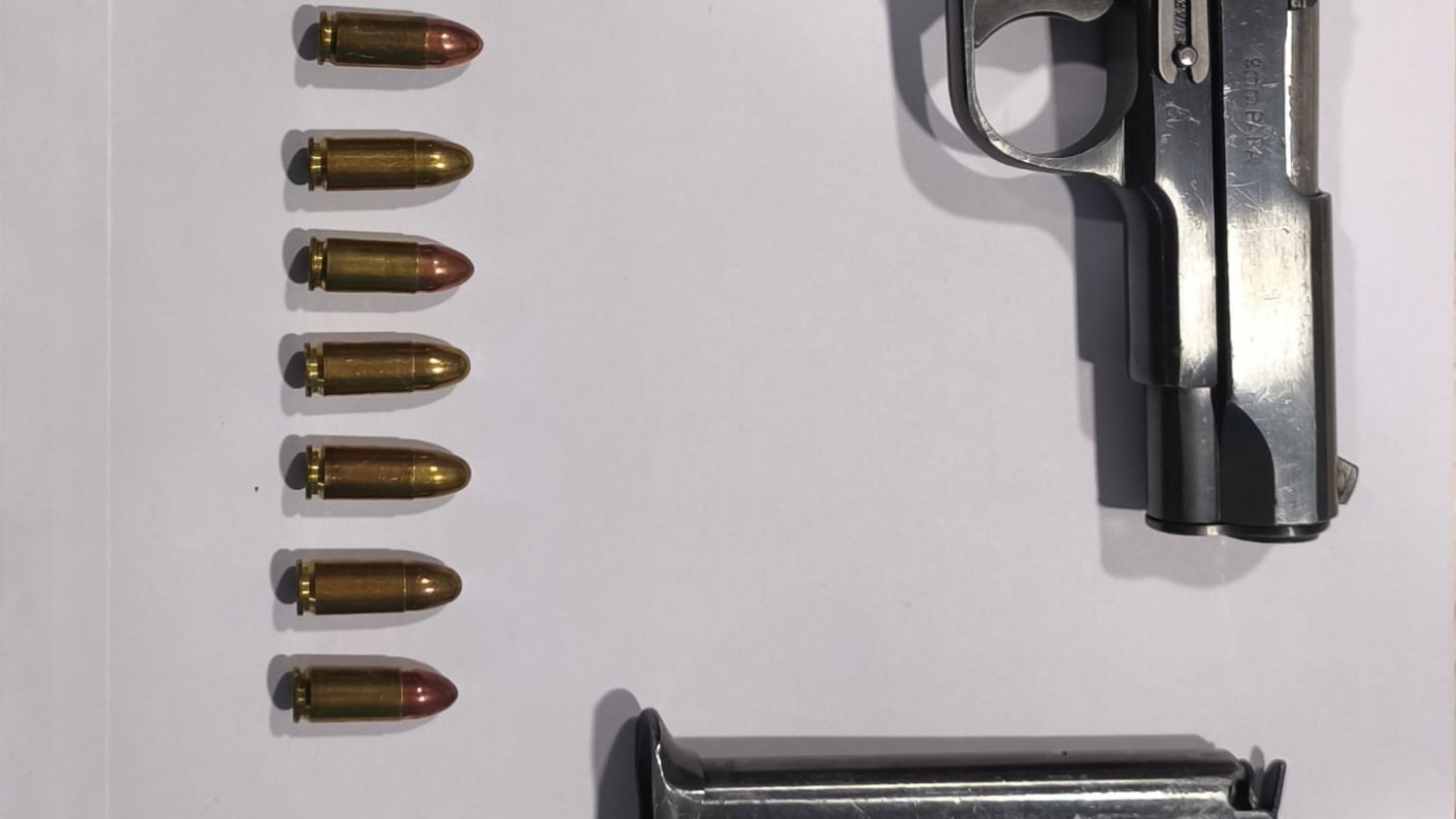 Detenido un individuo tras encañonar a un agente con un arma de fuego en Mijas