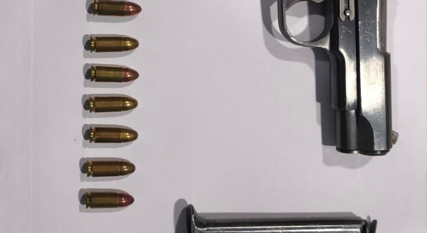 Detenido un individuo tras encañonar a un agente con un arma de fuego en Mijas