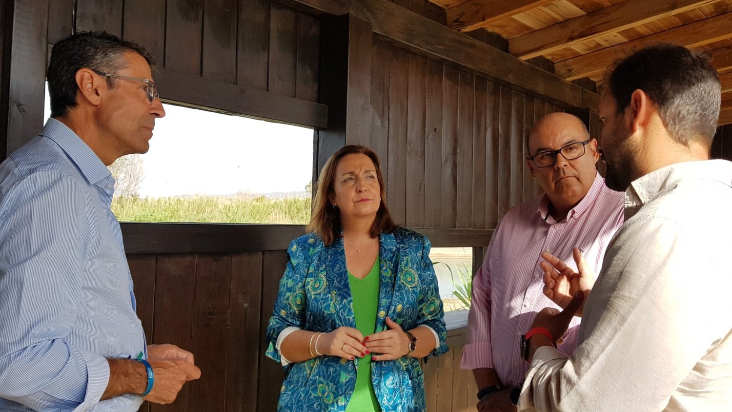 La viceconsejera de Desarrollo Sostenible realiza una visita técnica al humedal de la desembocadura del río Vélez