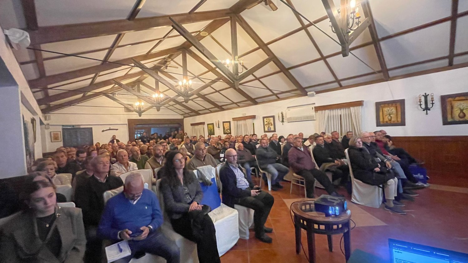 ASAJA Málaga reúne a 200 profesionales en Antequera para analizar las ayudas por borrascas y las novedades de la PAC