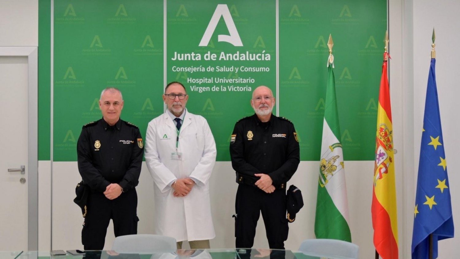 El Hospital Clínico y la Policía Nacional refuerzan su coordinación para mejorar la seguridad