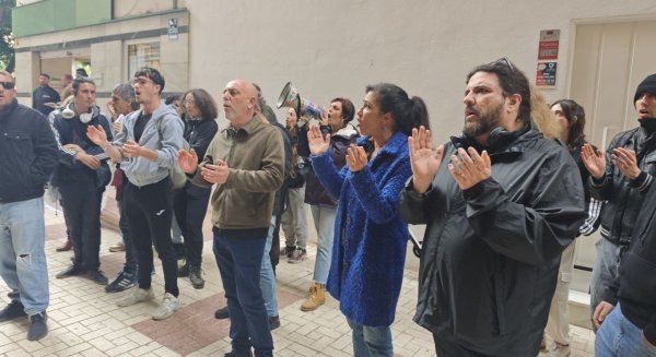Ernesto Alba denuncia la falta de alternativas habitacionales tras el desahucio de una mujer con un hijo dependiente en Málaga