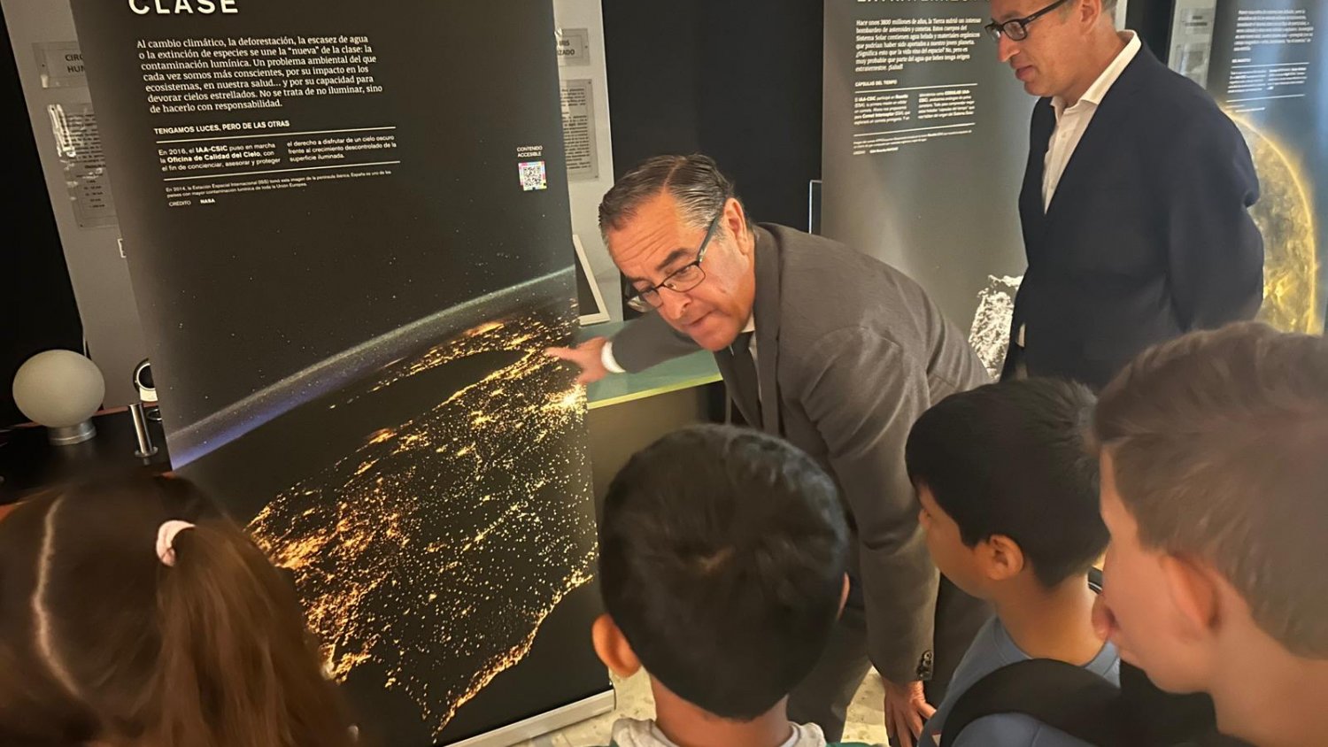 La Feria de la Educación Científica de Málaga arranca con una muestra sobre 50 años de astrofísica en el Centro Principia