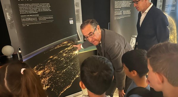 La Feria de la Educación Científica de Málaga arranca con una muestra sobre 50 años de astrofísica en el Centro Principia