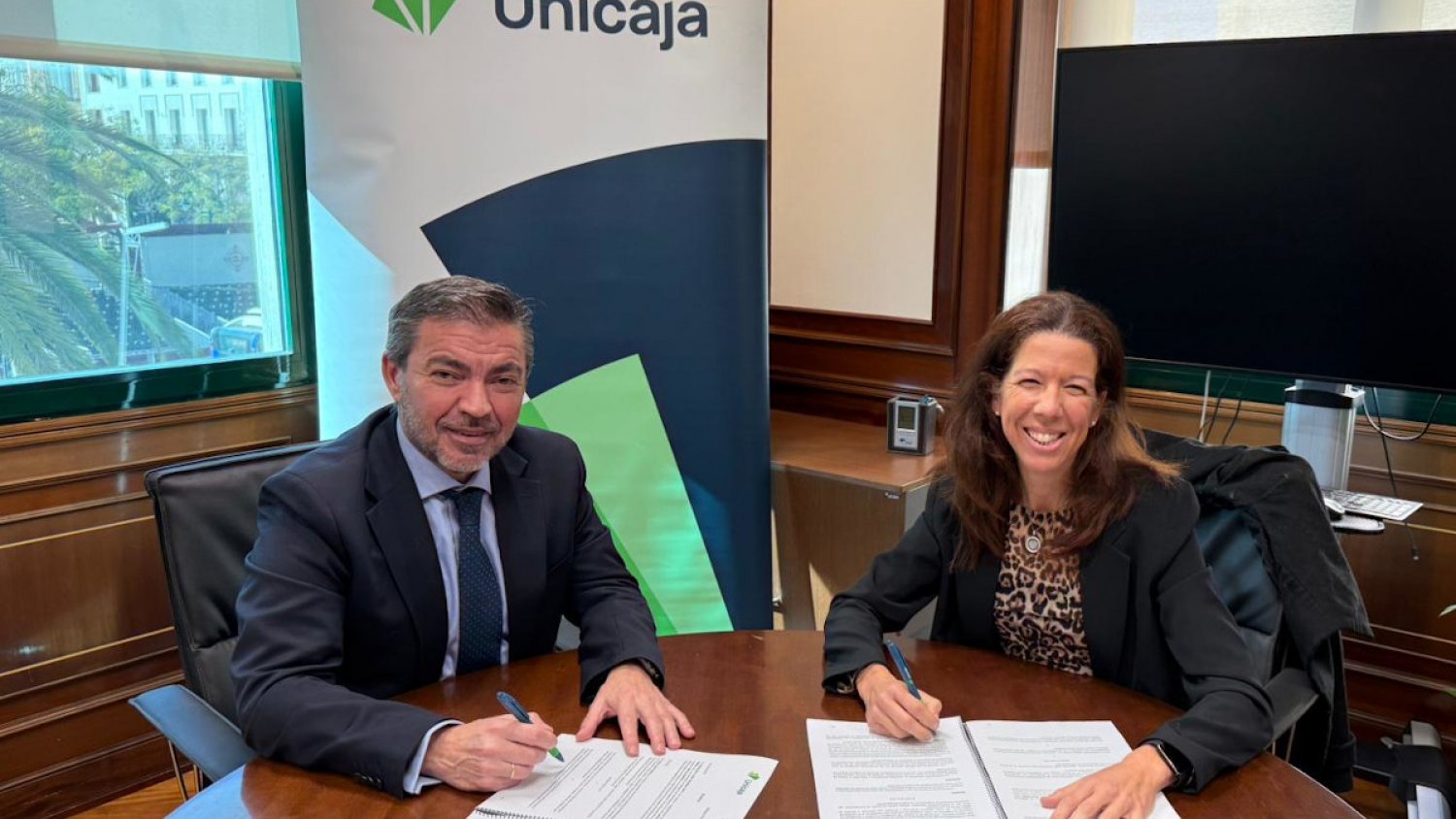 Unicaja y la APTTA renuevan su acuerdo de colaboración para ofrecer servicios financieros a los asesores fiscales andaluces