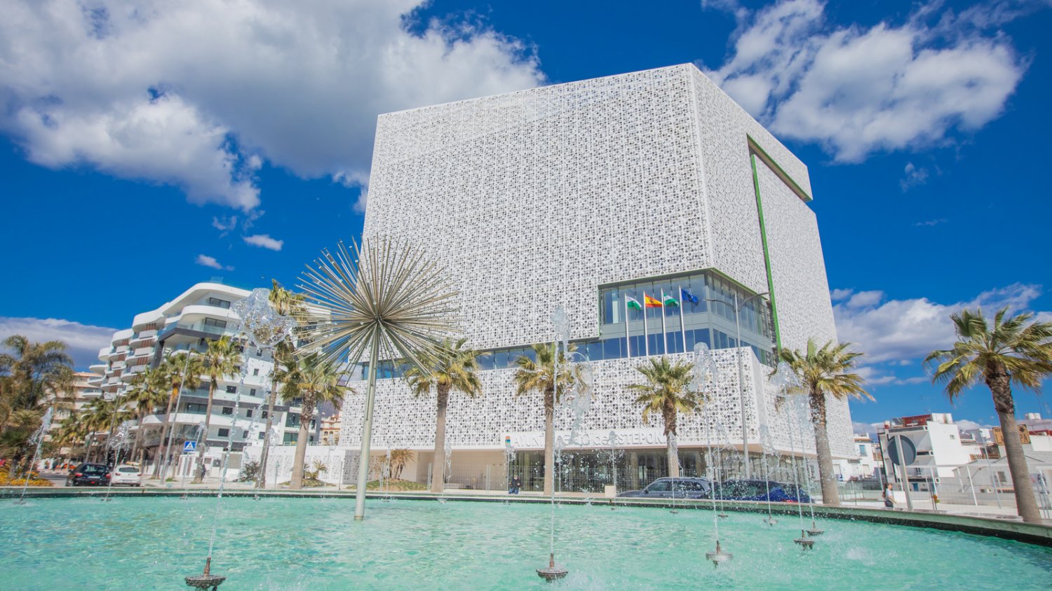 Estepona y el Cuerpo Consular de Málaga organizan un encuentro que sitúa a la ciudad como referente en cooperación internacional