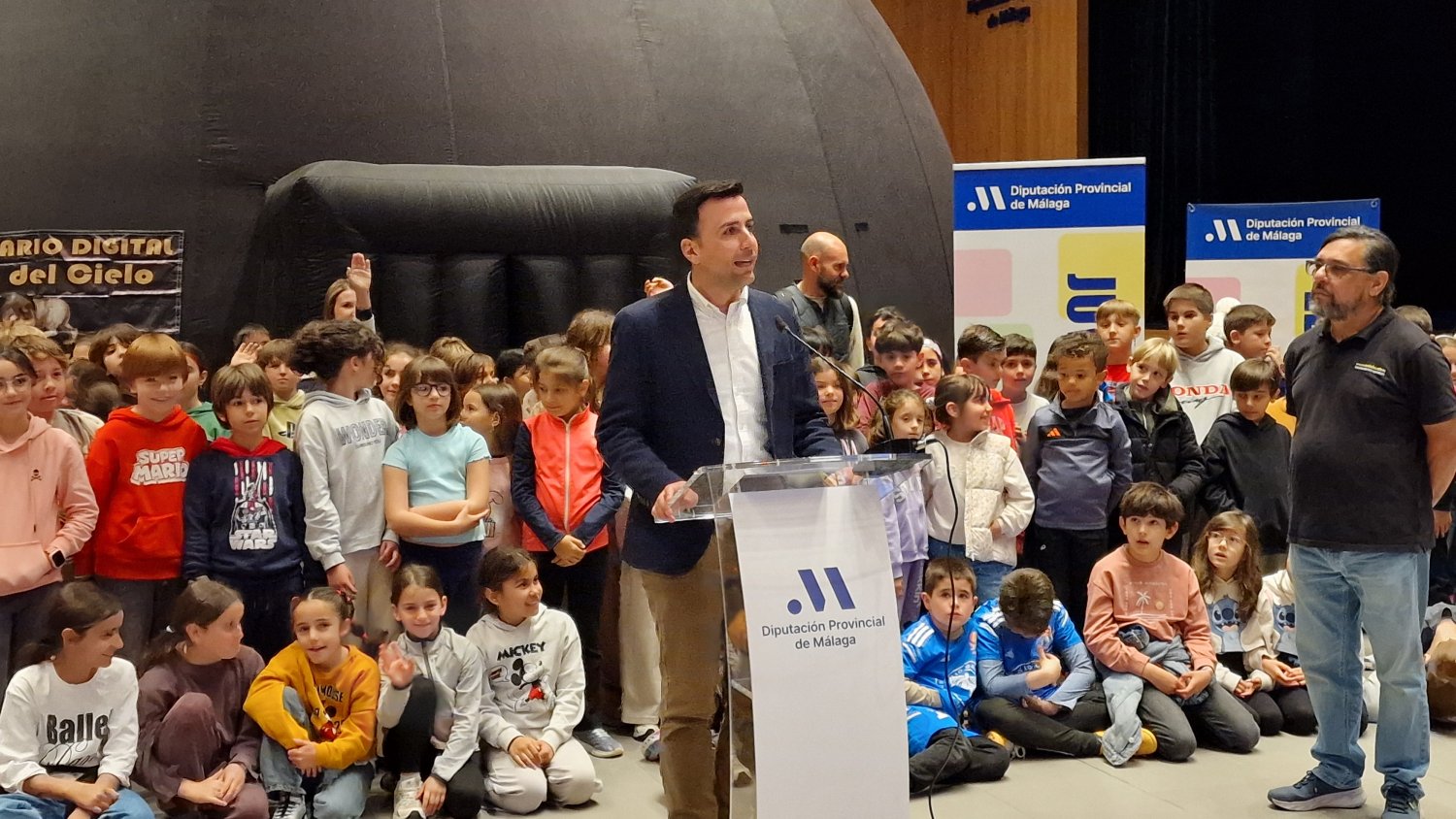 El planetario itinerante de la Diputación llega al Edgar Neville y acercará el universo a más de 7.500 escolares de la provincia