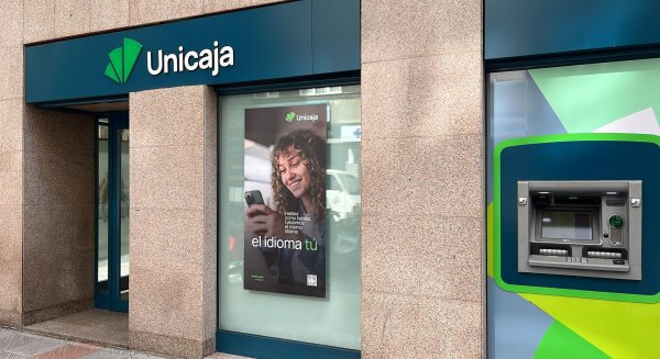 Unicaja ofrece hasta 450 euros o un cupón tecnológico por domiciliar la nómina la pensión o la cuota de autónomos