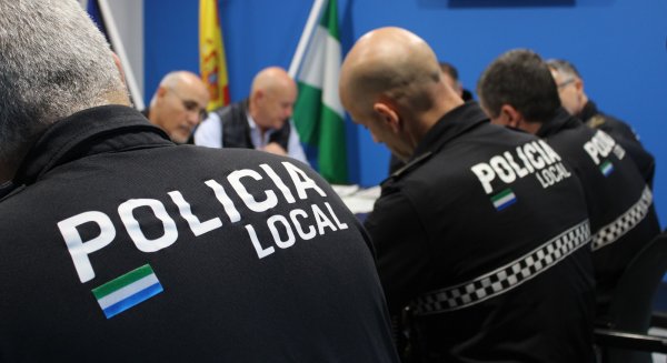 La Policía Nacional felicita a la Policía Local de Mijas por la detención de un fugitivo internacional